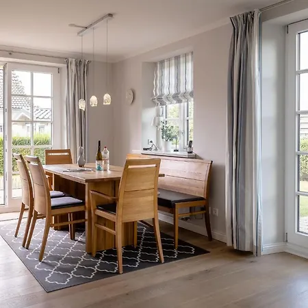 Haus Sterntaucher 度假居 *